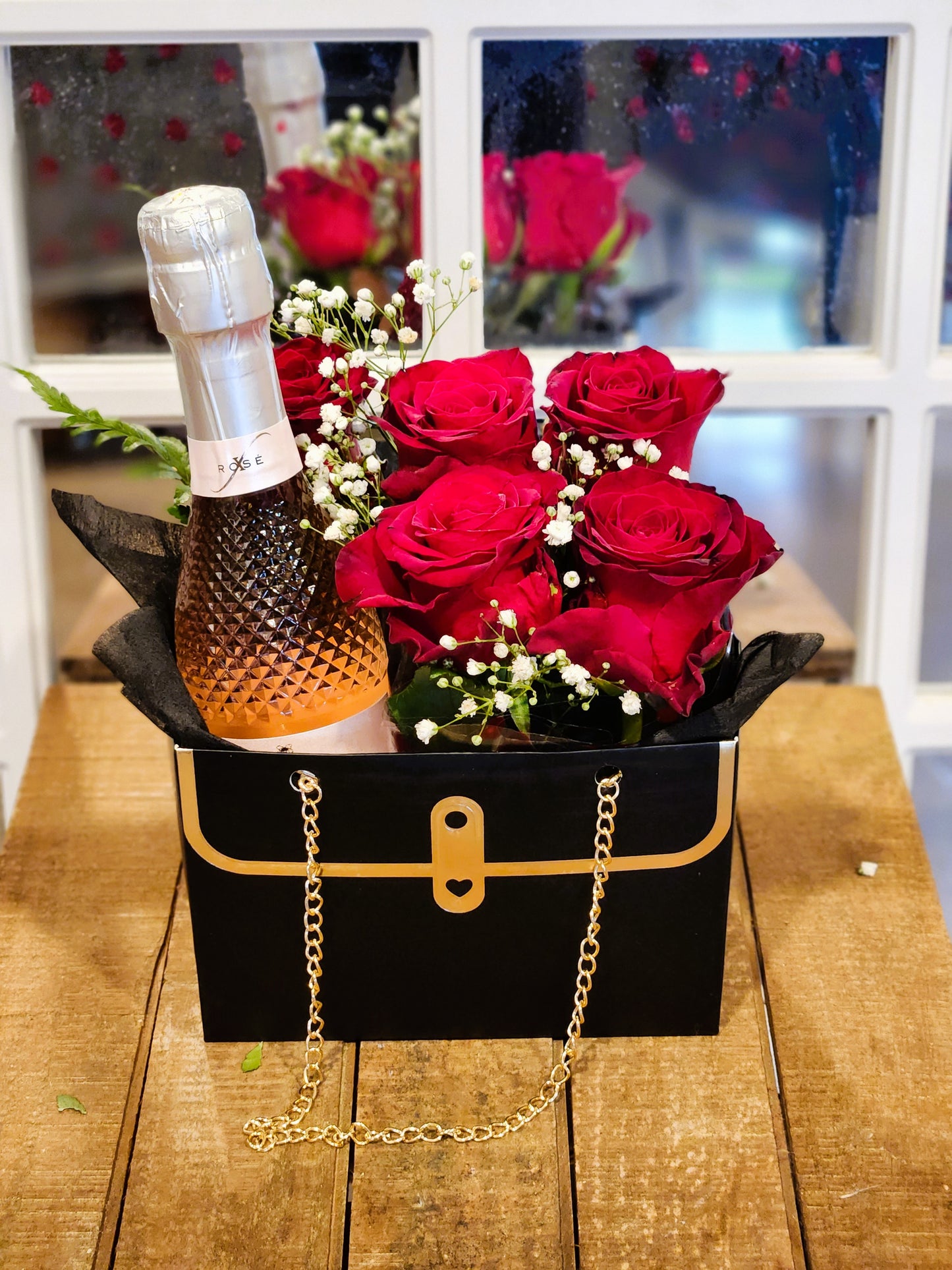 A Clutch Full of Elegance